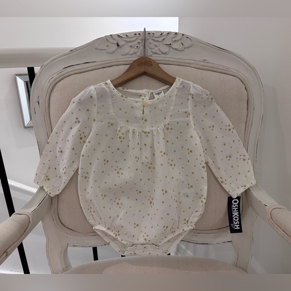 OshKosh B'gosh Other - ✨ 18 Mth OshKosh B'gosh White and Gold Star Cotton Bubble Romper Bodysuit NWT